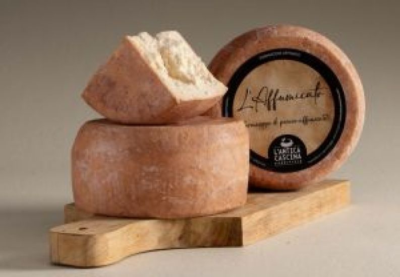 L'Antica Cascina - L'Affumicato smoked cow's milk 380g image
